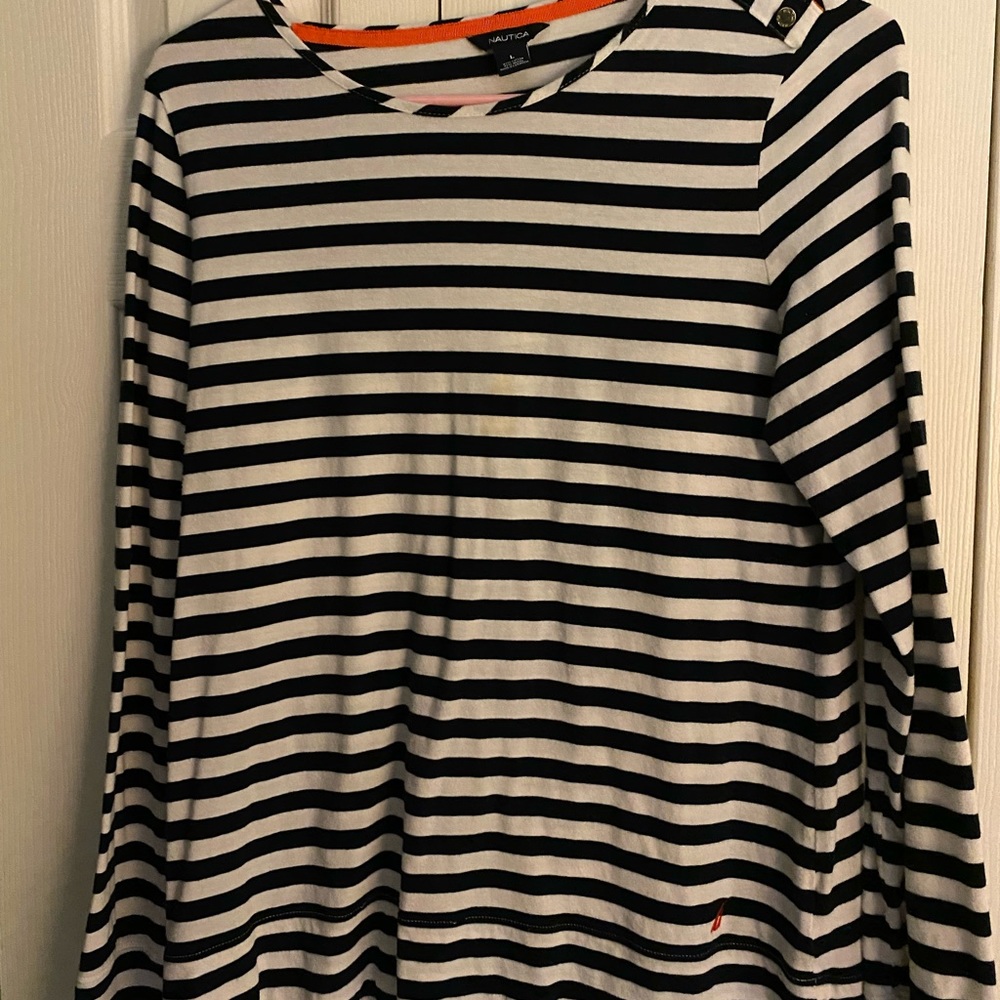 Good condition náutica woman shirt.